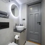 Pearl Residences - Stylish & Private Garden House - Near & Center 派尔努