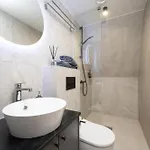 Pearl Residences - Stylish & Private Garden House - Near & Center 公寓