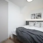 Pearl Residences - Stylish & Private Garden House - Near & Center *