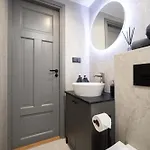 Pearl Residences - Stylish & Private Garden House - Near & Center Apartmán