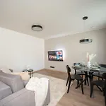 Apartmán Pearl Residences - Stylish & Private Garden House - Near & Center *