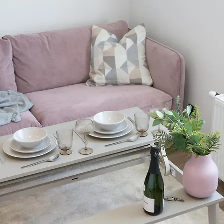 Pearl Residences - Stylish & Private Garden House - Near & Center Apartament Parnawa