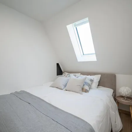 Apartmán Pearl Residences - Stylish & Private Garden House - Near & Center *