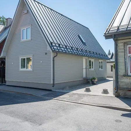 Pearl Residences - Stylish & Private Garden House - Near & Center Apartmán