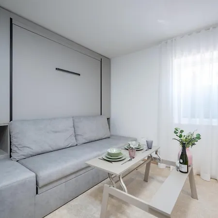 شقة Pearl Residences - Stylish & Private Garden House - Near & Center *