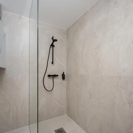Pearl Residences - Stylish & Private Garden House - Near & Center * بارنو