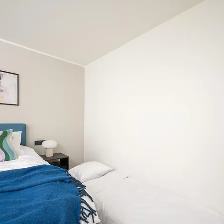 Pearl Residences Apartament Parnawa