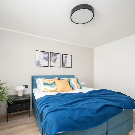 Pearl Residences - Stylish & Private Garden House - Near & Center * Parnawa