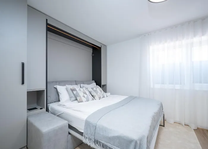 Pearl Residences - Stylish Apartments & Private Garden House - Near Beach & Center Апартаменты Пярну