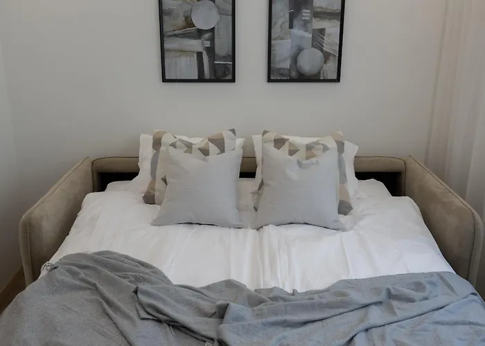 Pearl Residences - Stylish Apartments & Private Garden House - Near Beach & Center *