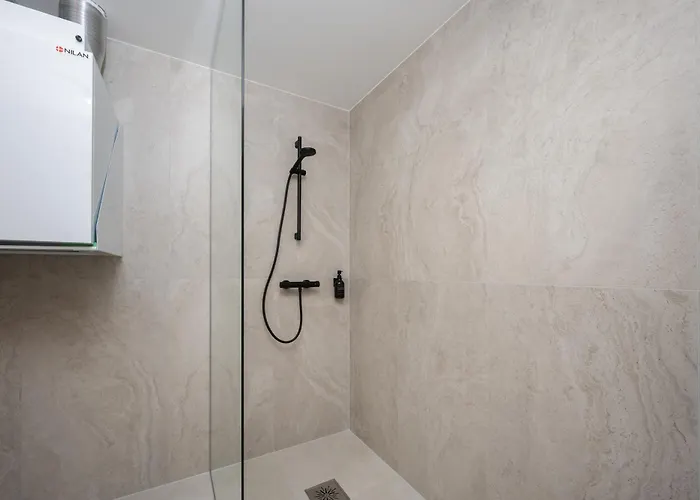 Pearl Residences * 派尔努