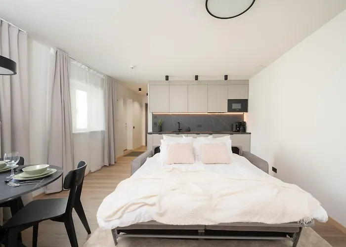 Pearl Residences - Stylish Apartments & Private Garden House - Near Beach & Center * Пярну